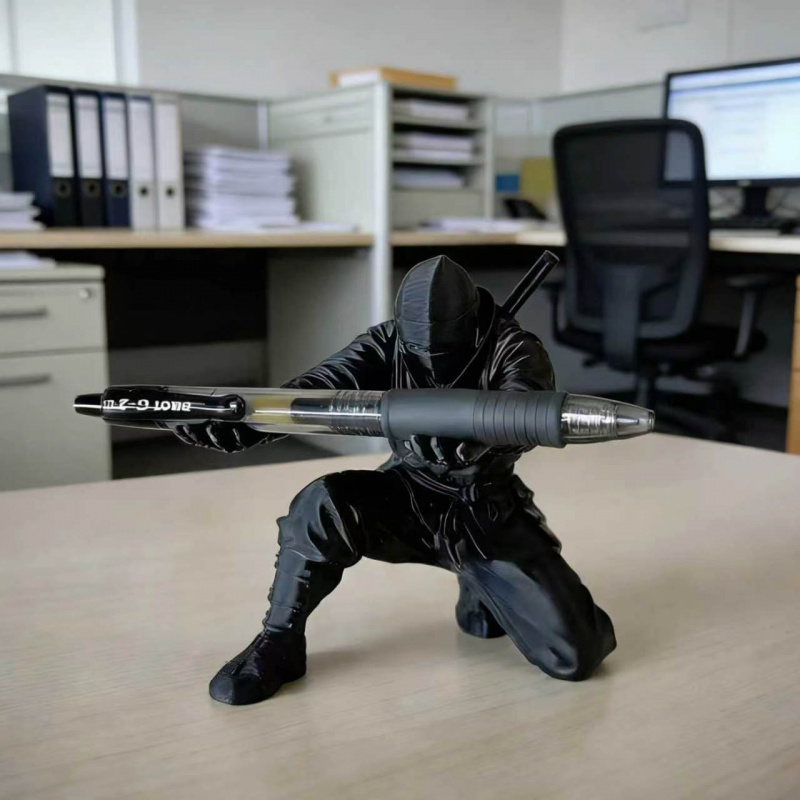 3D Printing Office Setup - Pojemnik na długopis w kształcie ninja,